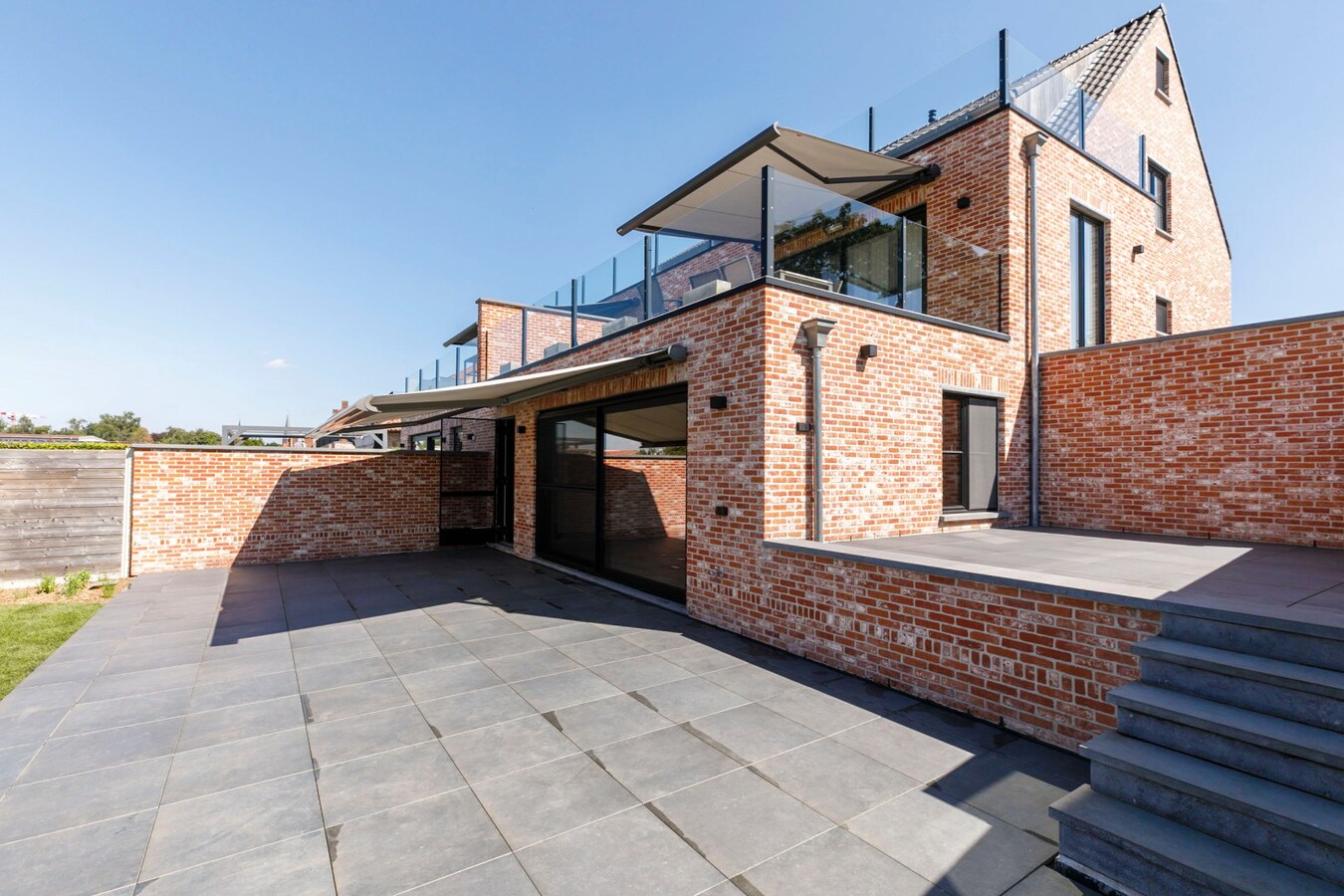 Recent gelijkvloers (120 m²) met lift en tuin 