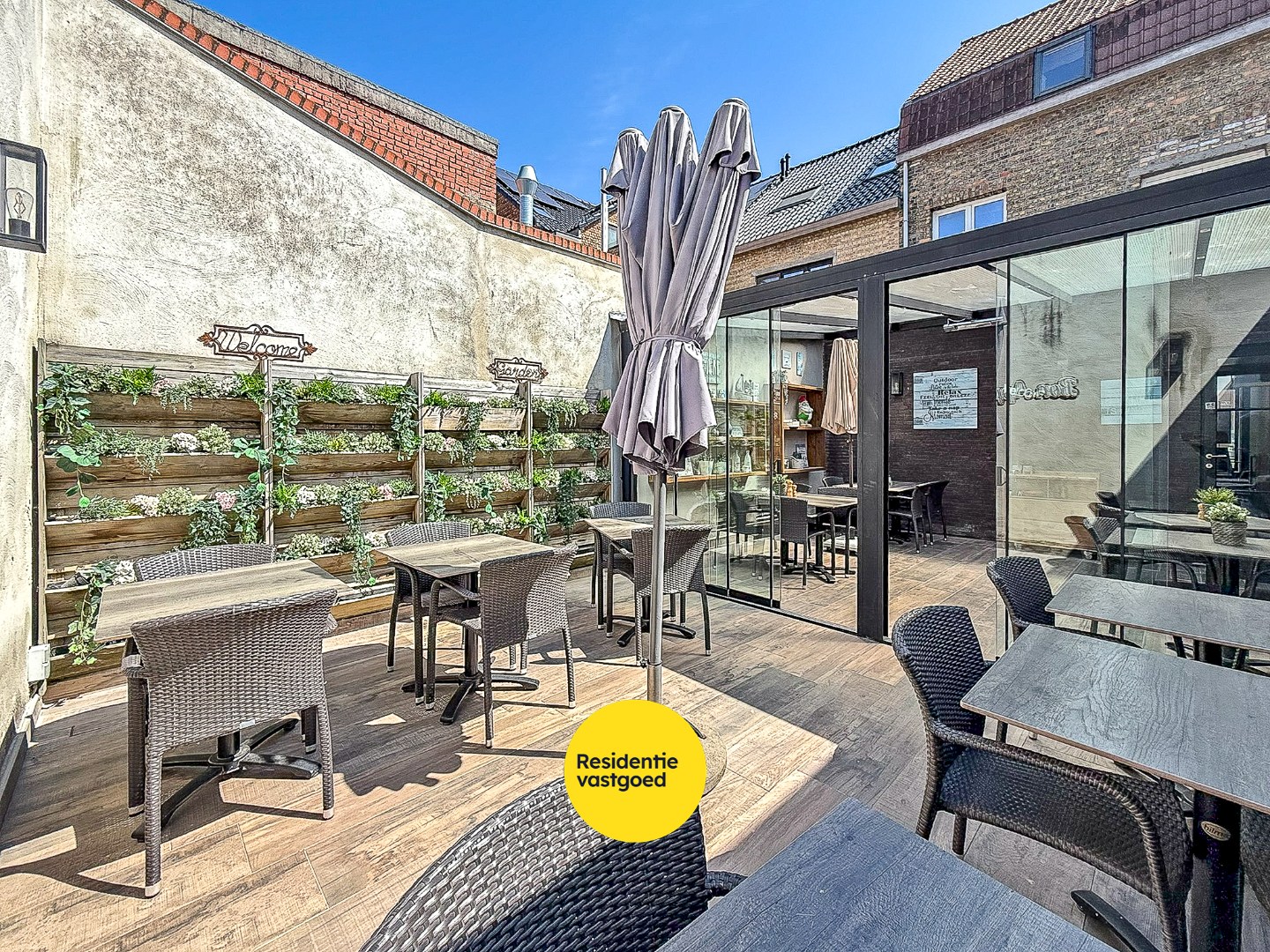 Restaurant 'De Haven' volledig gebouw met mogelijheden vlakbij de kaai gelegen op 313 m². 