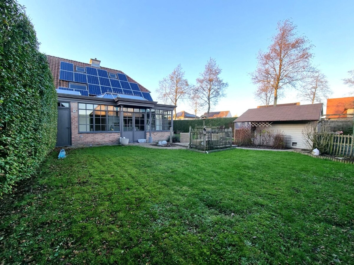 Zeer knappe, halfopen gezinswoning te Lissewege 