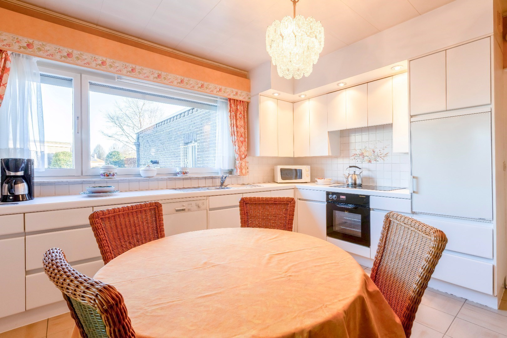 Ruime villa met 5 slp + dubbele garage en grote loods (104m²) 