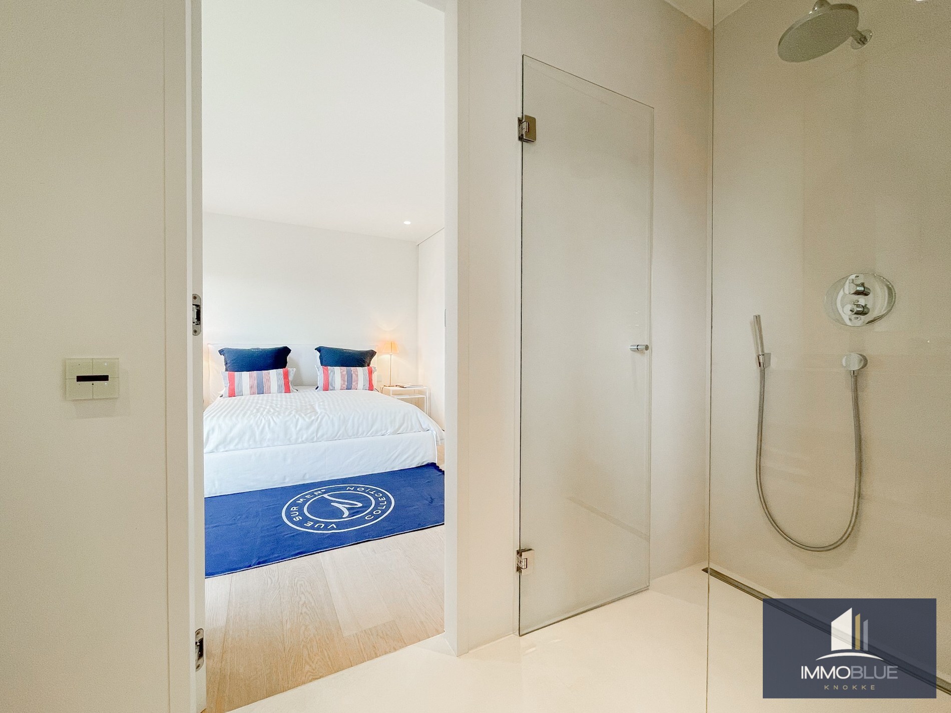 Subliem hoekappartement met ruime terrassen gelegen in het prestigieuze domein Tennis Garden. 