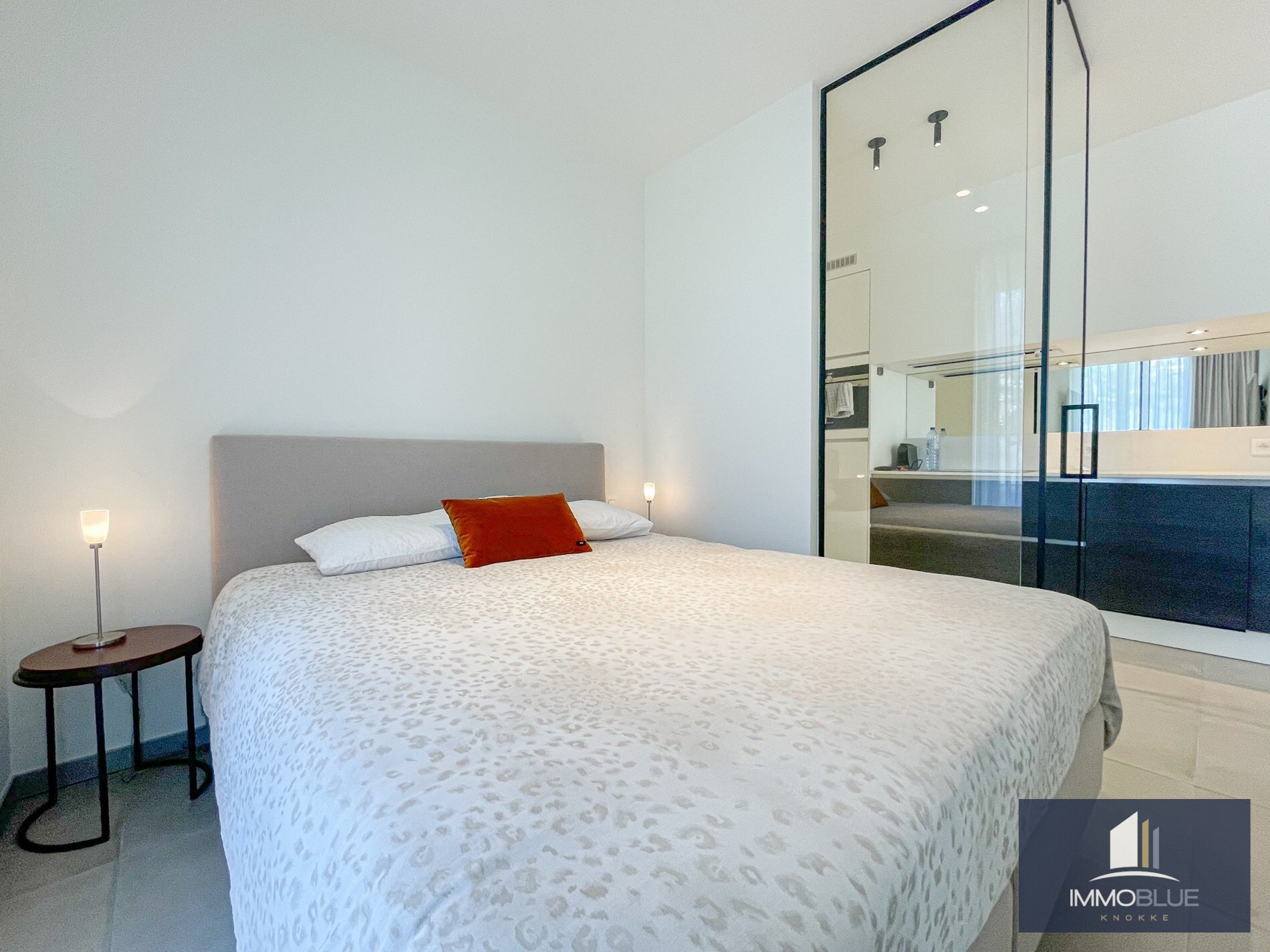 Appartement d'angle sublime situé dans une résidence récente à proximité de la Dumortierlaan. 