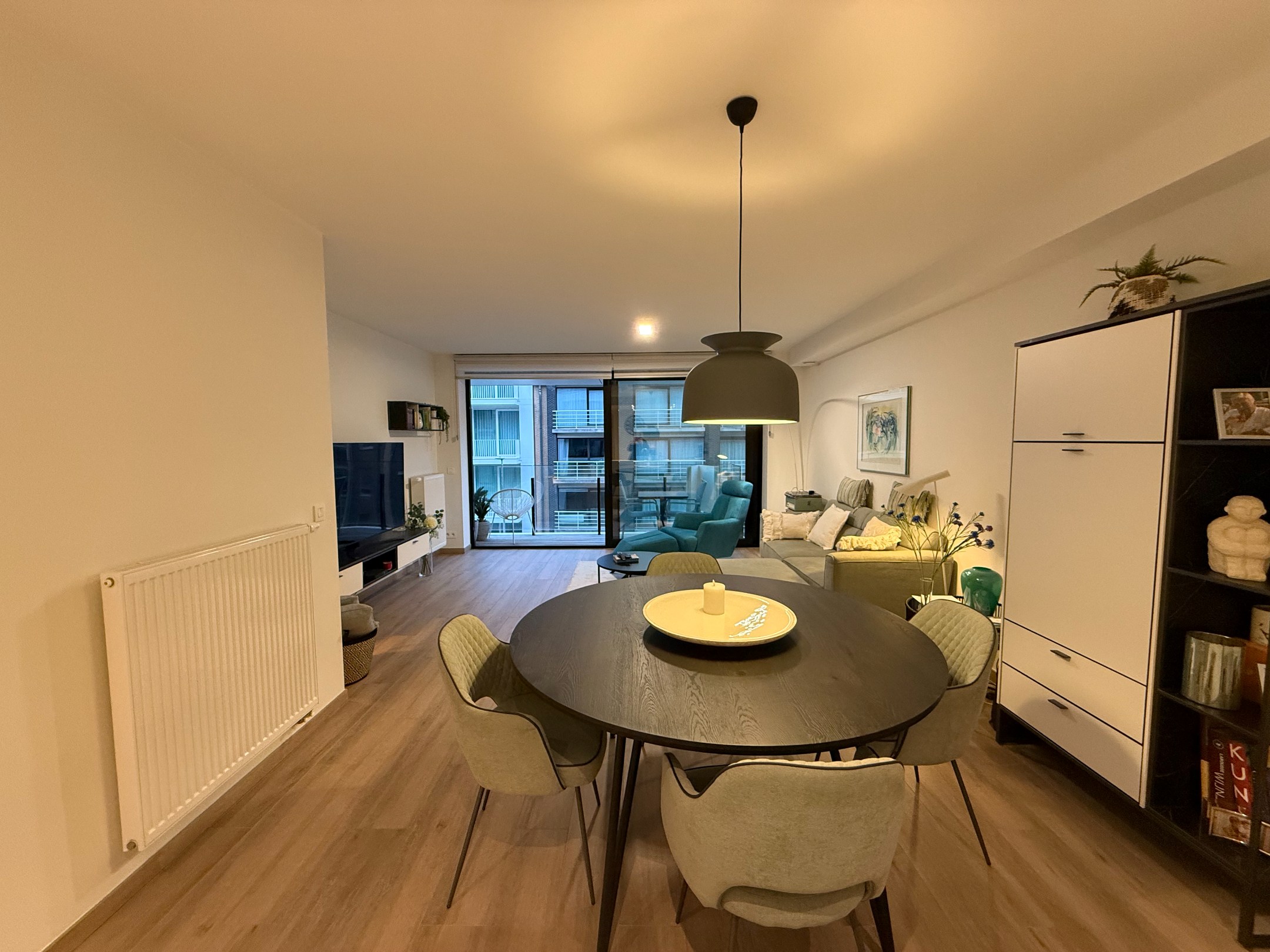 Non-meublé - Charmant appartement à louer avec 2 chambres situé dans une résidence récente sur l'avenue Léopold à Knokke. 