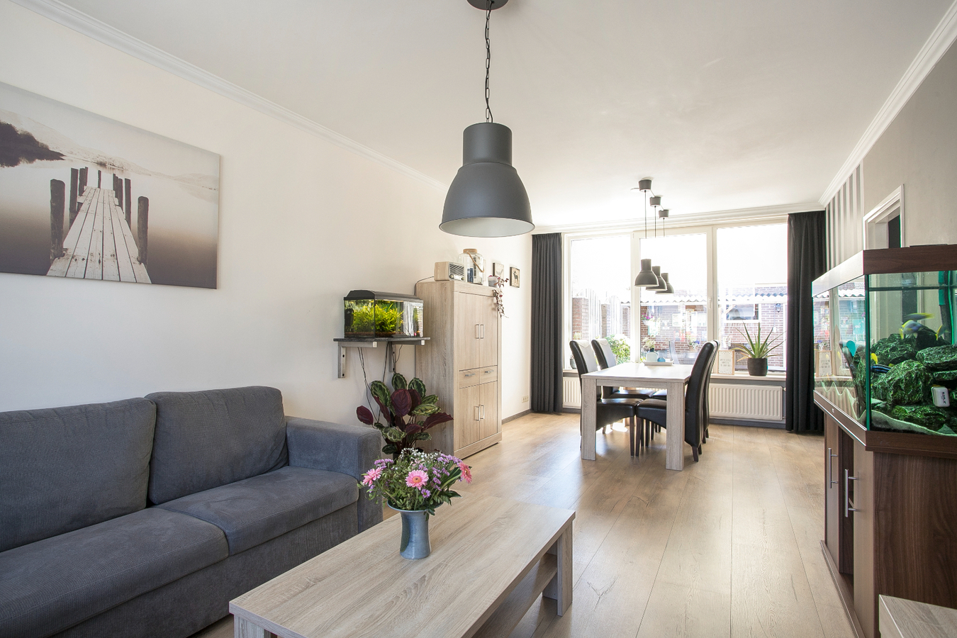 Instapklare eindwoning met 3 slaapkamers en grote zolderverdieping, berging en zonnige achtertuin. 