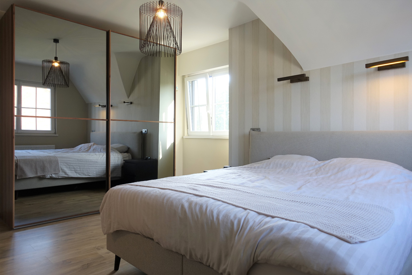 Sublieme gerenoveerde hoekwoning op rustige ligging 