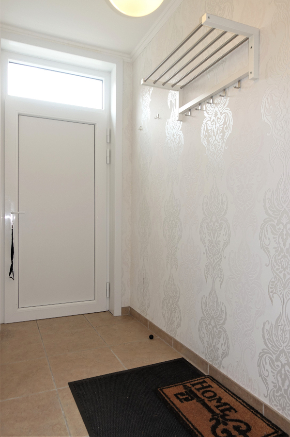 Half-open woning met grote tuin te Aartrijke 