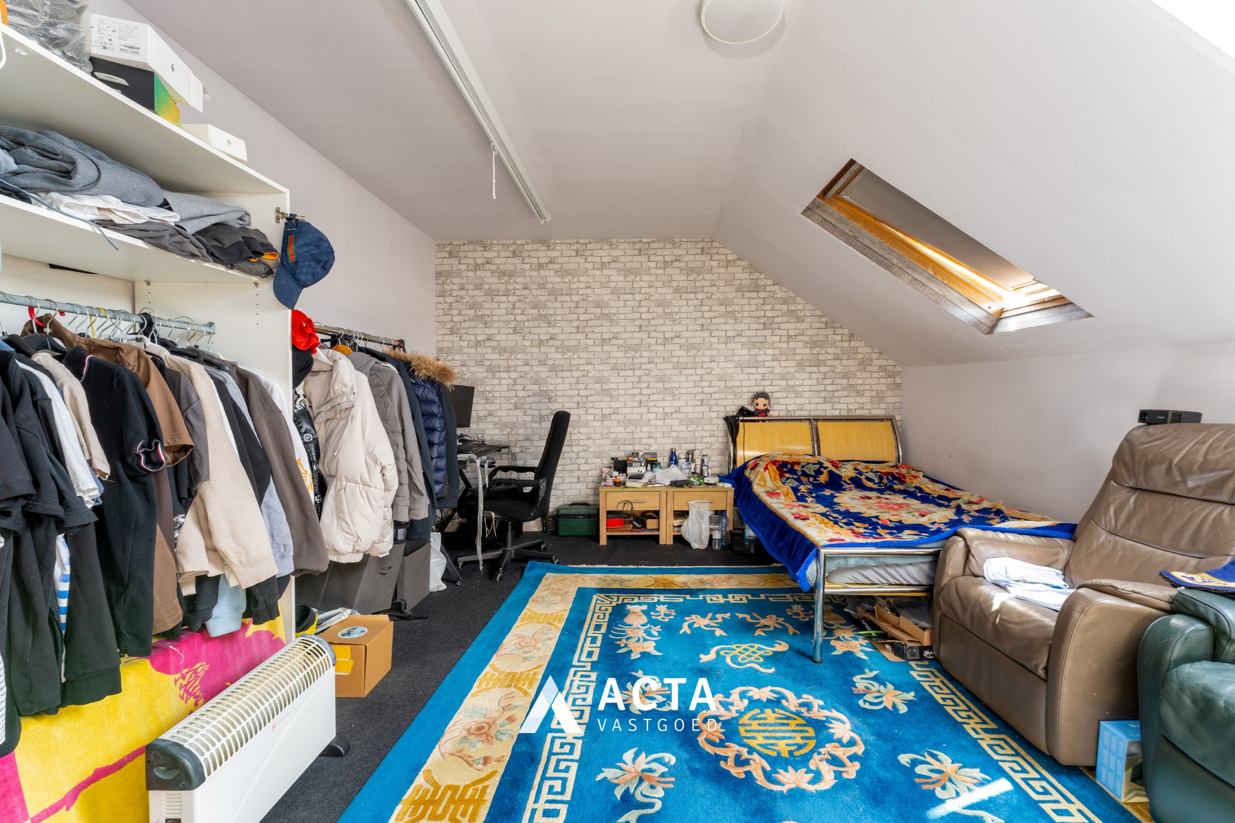 Ruime te renoveren stadswoning met 5 slaapkamers en tuin 