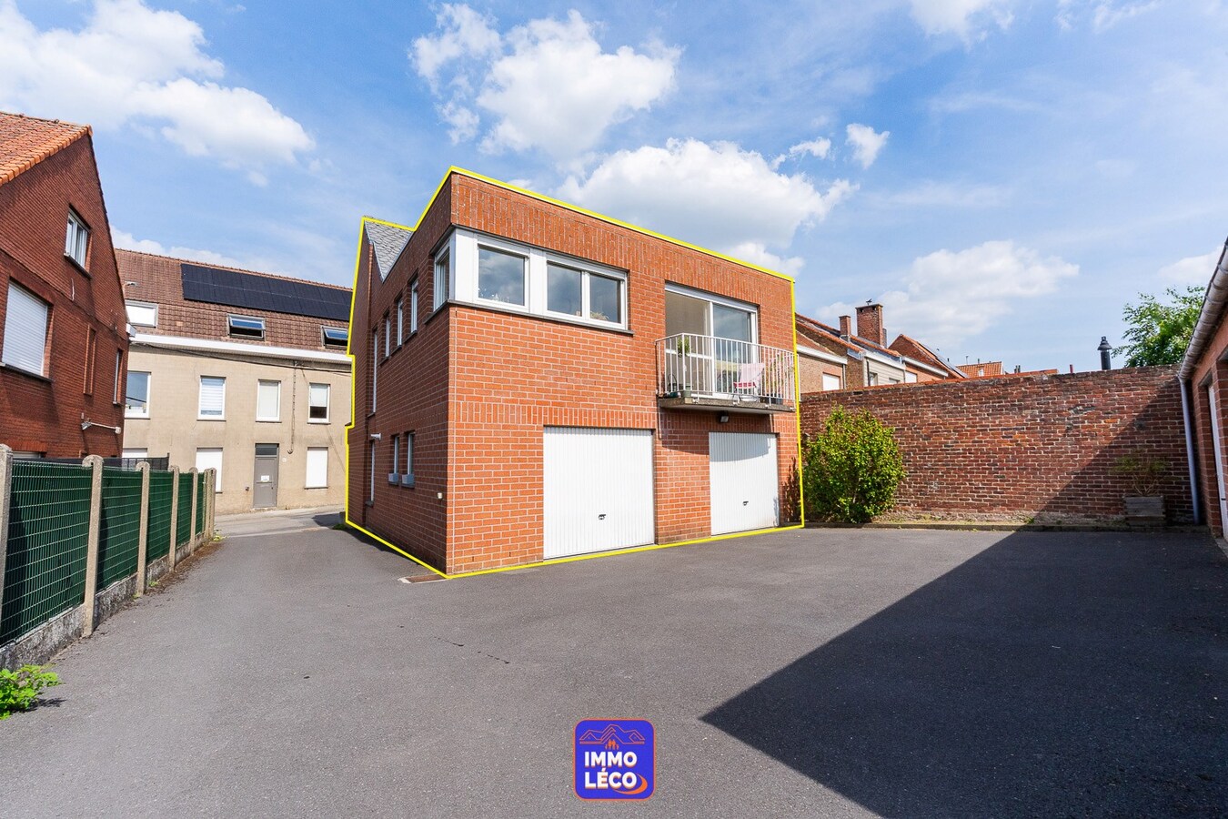 Appartement "Triplex" avec 3 garages, dans le centre du village de Luingne ! 