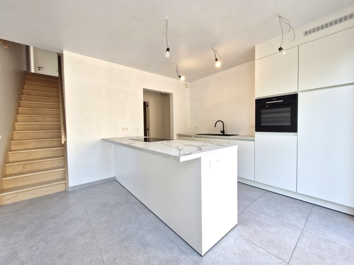 Nieuwbouwwoning met mooie tuin, garage en 4 slaapkamers te Dudzele 