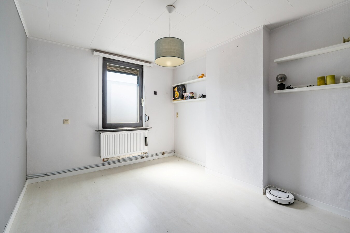 Karaktervolle woning op toplocatie in Zomergem met polyvalente ruimte 