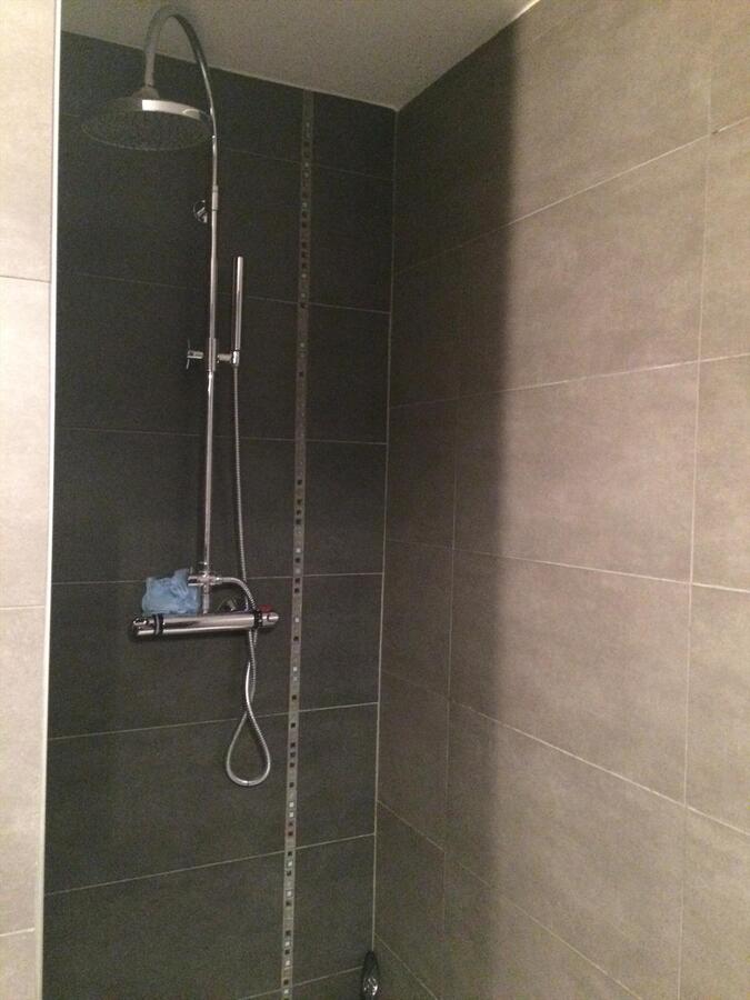 HALF OPEN BEBOUWING MET TUIN OP CENTRALE LIGGING TE ZANDVOORDE 