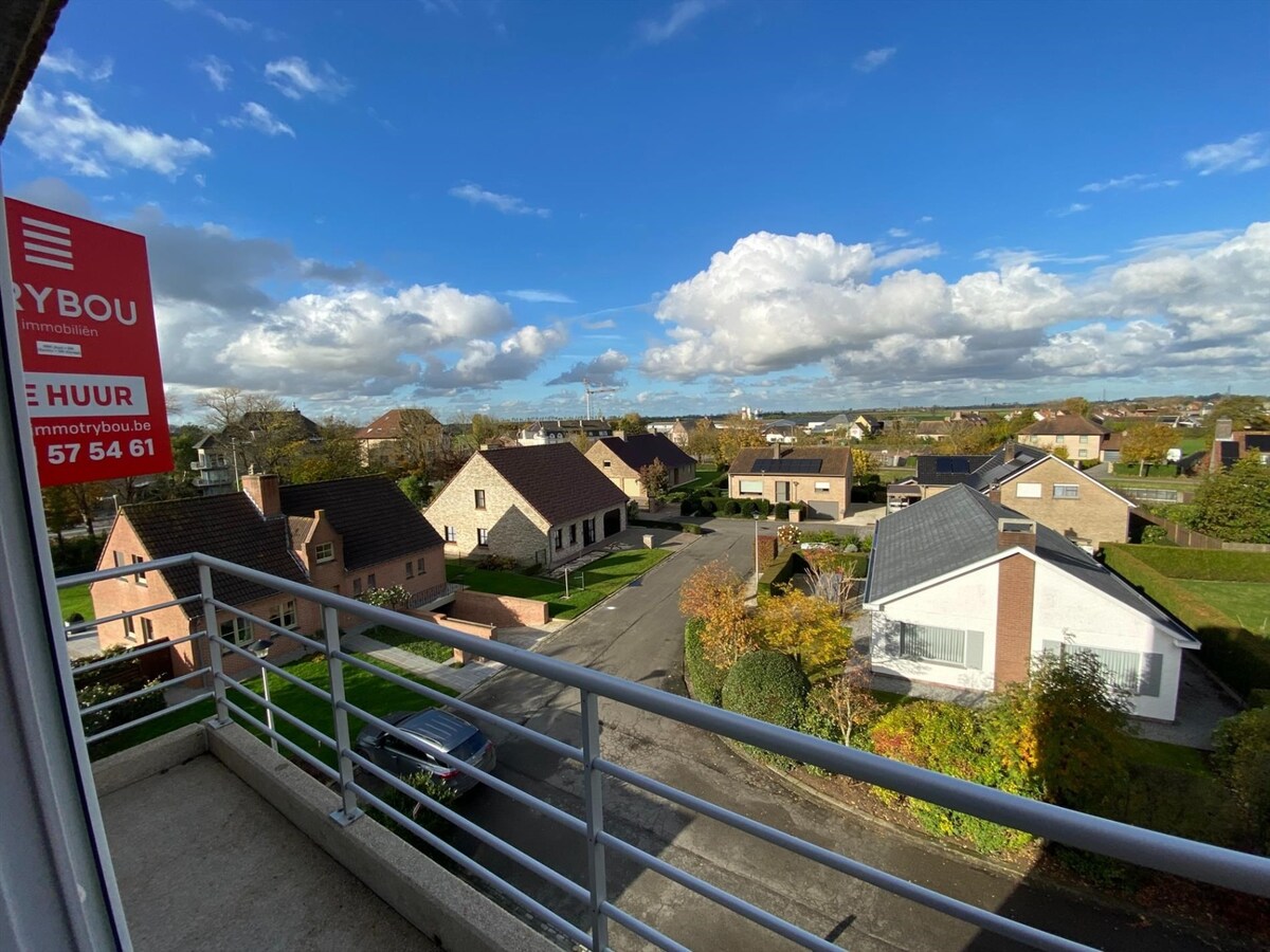 Goed onderhouden appartement met 2 slaapkamers en 2 terrassen 