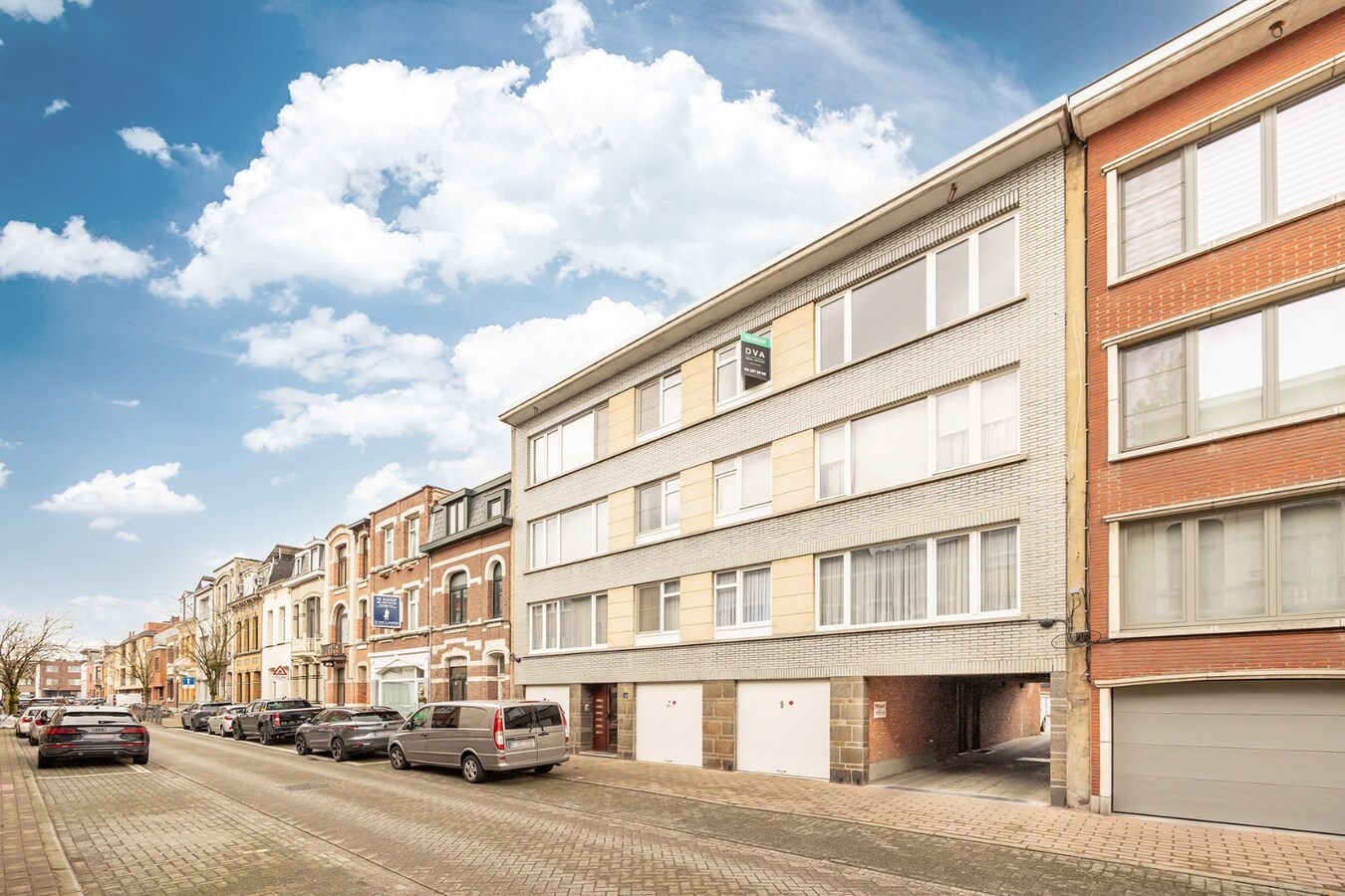 Gerenoveerd appt. met 2 slpk en terras te Wilrijk! 