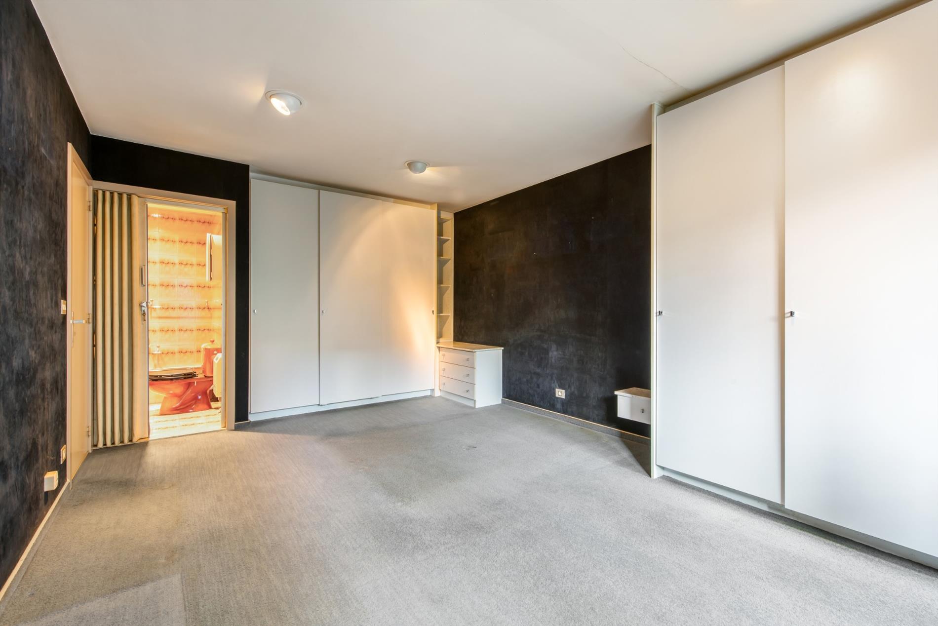 RUIM 2 SLP APP. MET TUIN GELEGEN CENTRUM OOSTENDE NABIJ ZEE 