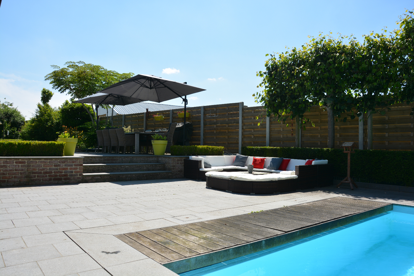 Prachtige recente villa met zwembad en prachtig aangelegde tuin 