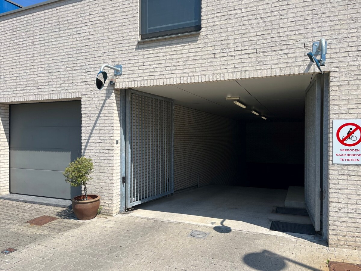 Centrumwoning met tuin, terras én ondergrondse parkeerplaats. 