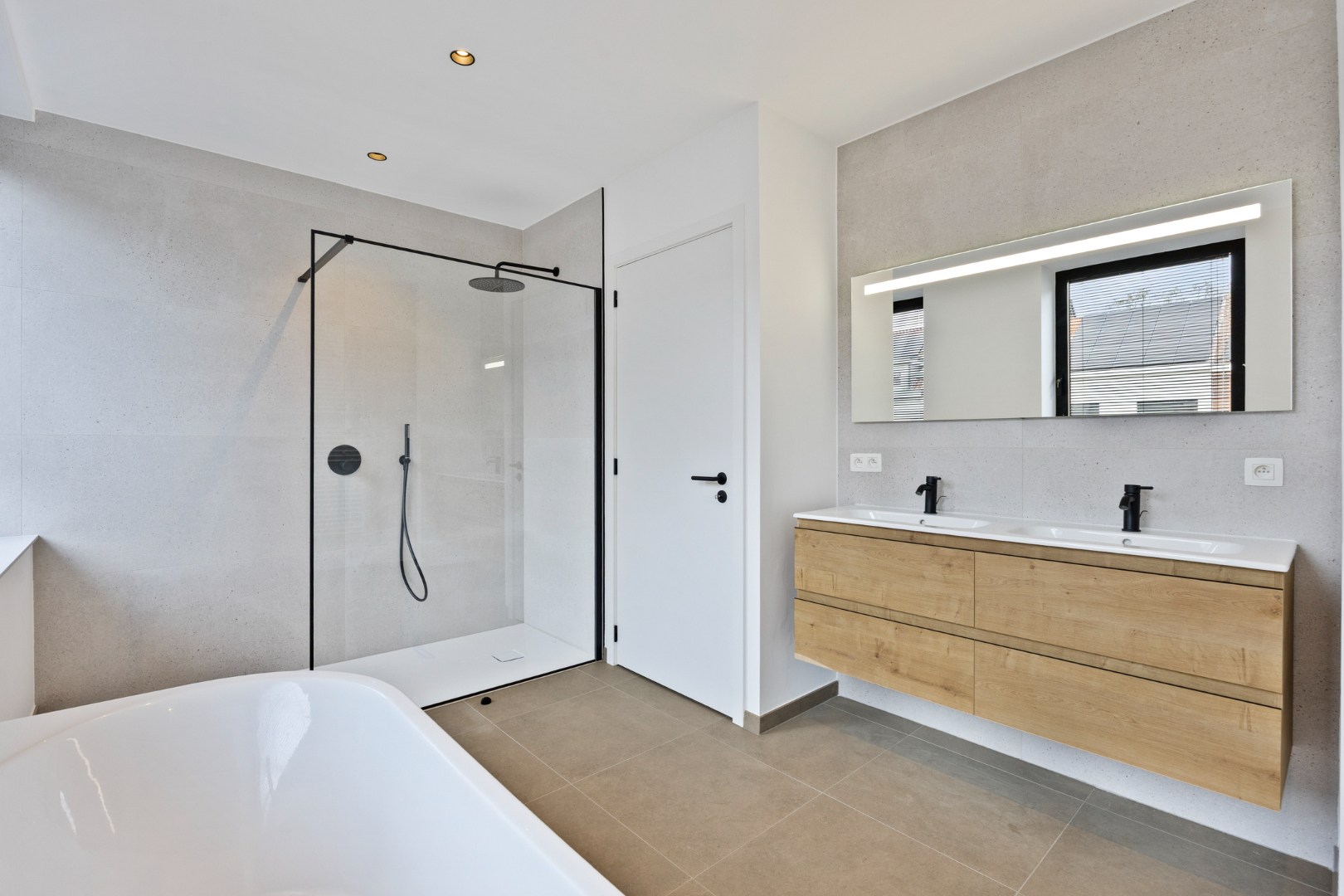 Totaal gerenoveerde woning met 3 slaapkamers, 2 badkamers, tuin en terras in Kessel-Lo! – EPC 14 kWh/m² - bewoonbare opp. 152 m² 