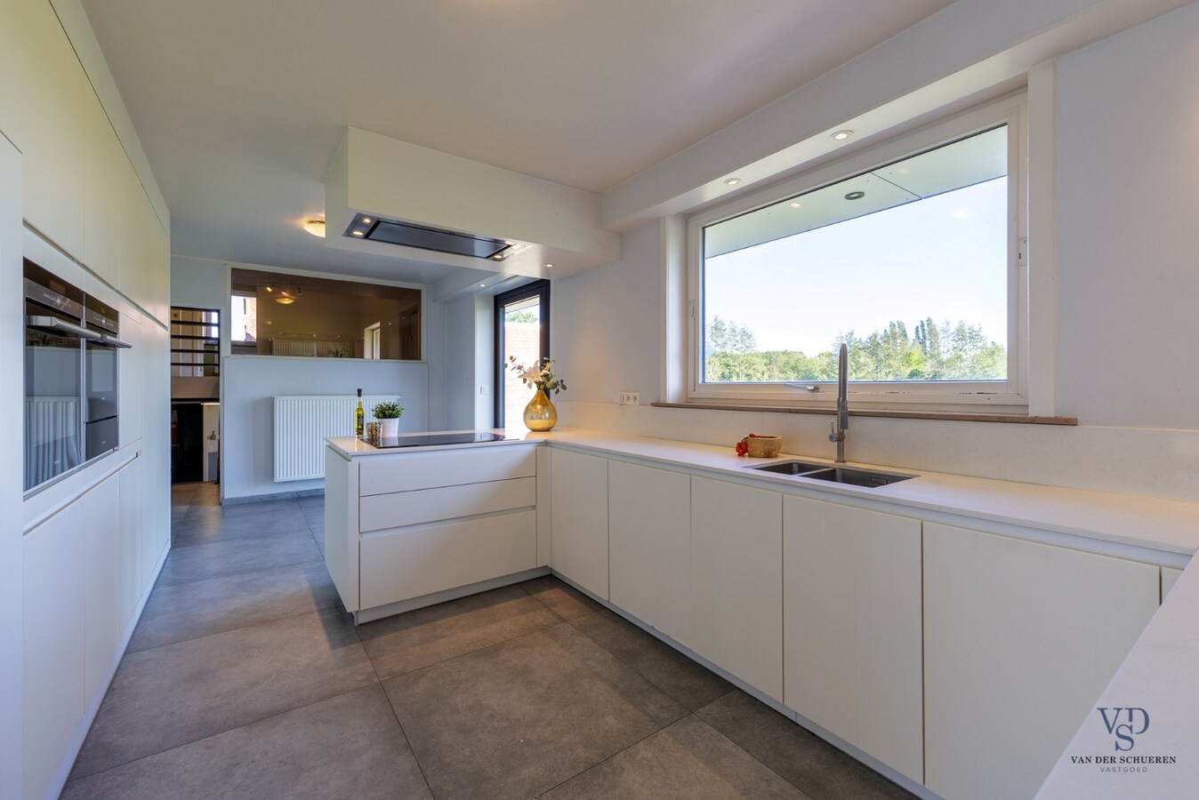 Tijdloze villa met zicht op groen. 