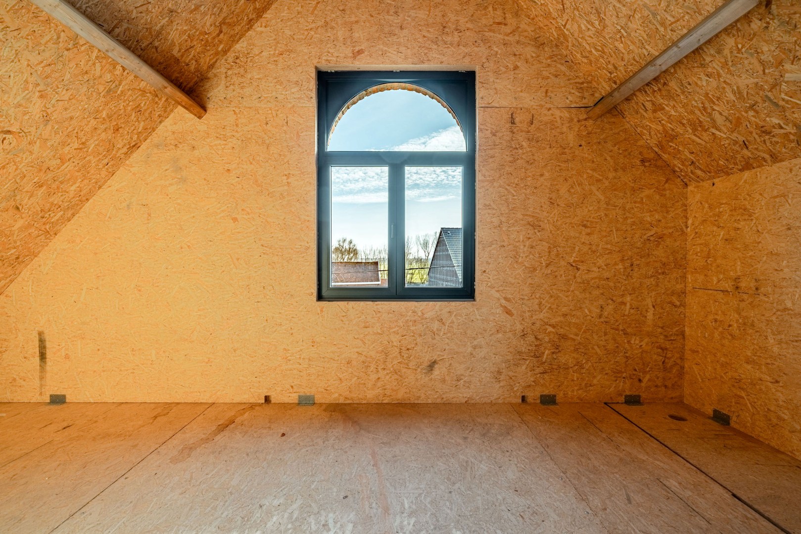 Exclusieve woning met 5 slaapkamers en royale tuin in Kruibeke, vlak bij Antwerpen 