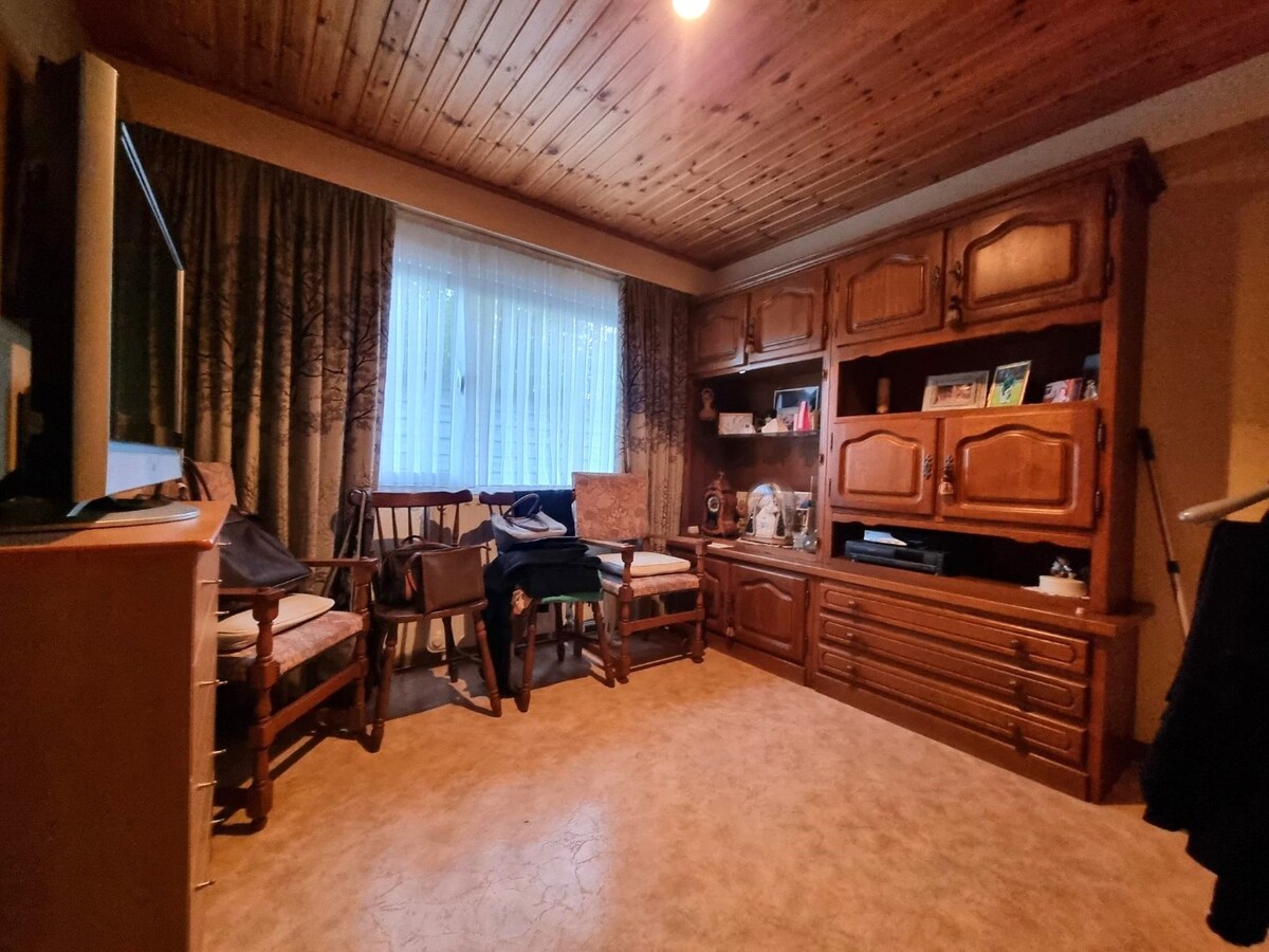 Zeer rustig gelegen, te renoveren halfopen woning met mooie tuin - Heist 