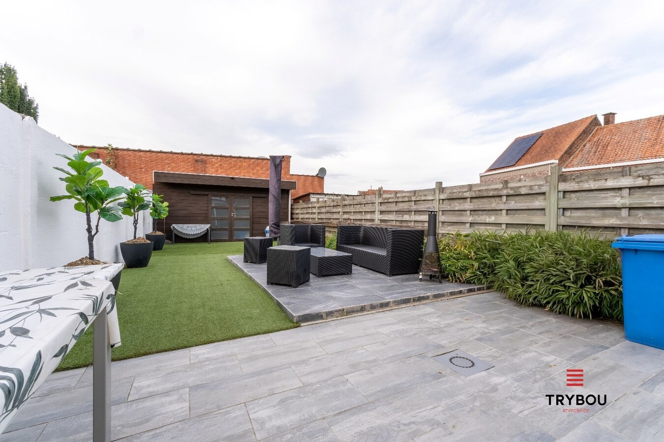 Rustig gelegen, volledig gerenoveerde woning met gezellige, onderhoudsvriendelijke tuin 