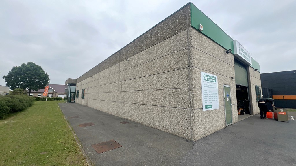 Industrieel bedrijfspand te huur langs N70 in Lochristi