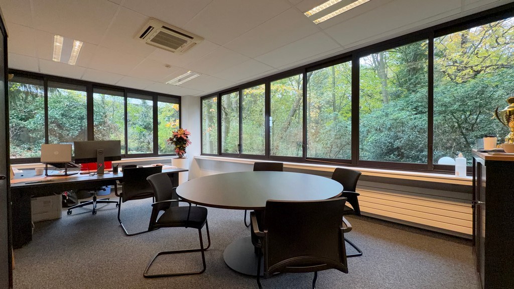 Gelijkvloerse kantoren te koop langs Singel in Antwerpen