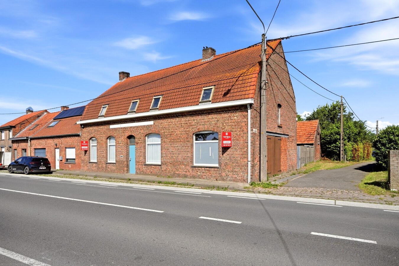 Ruime halfopen bebouwing op een perceel van 1491m² met 7 slaapkamers! 