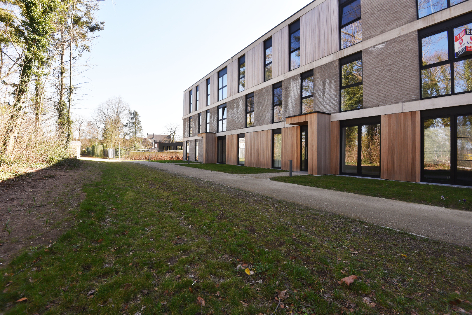 Nieuwbouw gelijkvloers app. met 2 slpks, tuin en terras te Adegem 