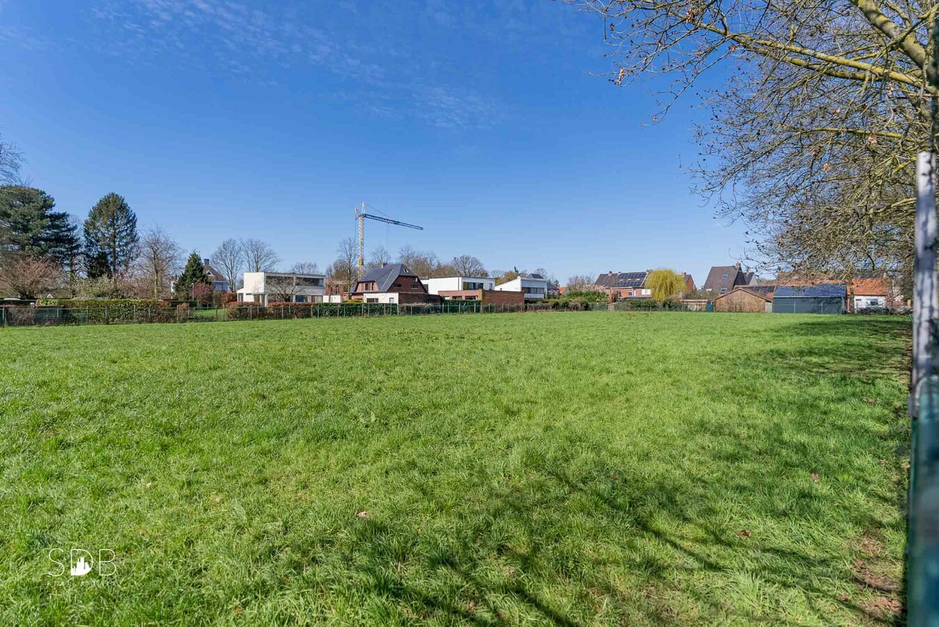 Stijlvolle villa met diverse bijgebouwen en graslanden op circa 3ha 