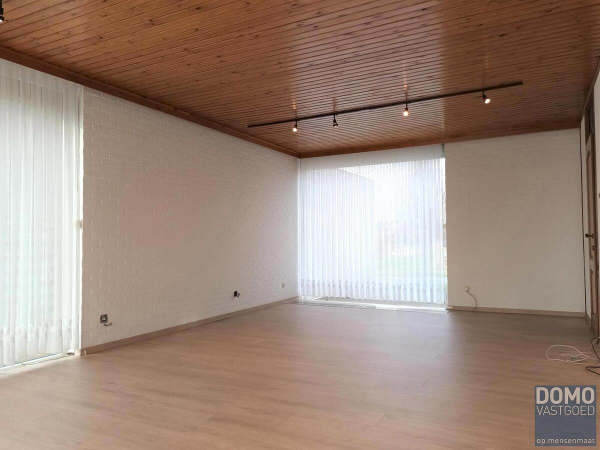 Vernieuwde seniorenwoning met 3 slaapkamers en inpandige garage gelegen in Tuilt (Kuringen) 