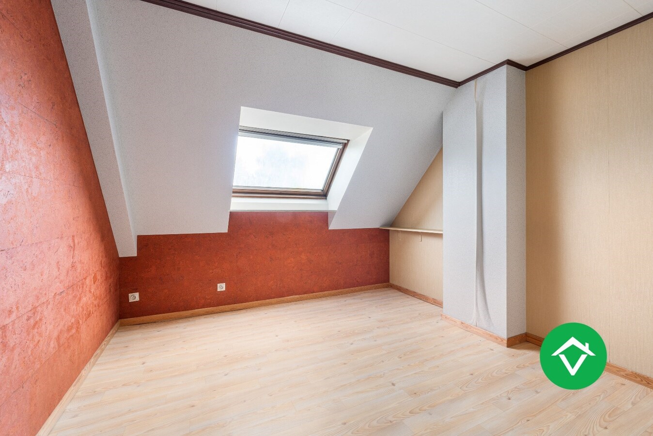 Woning met appartement te koop in het centrum van Eernegem 