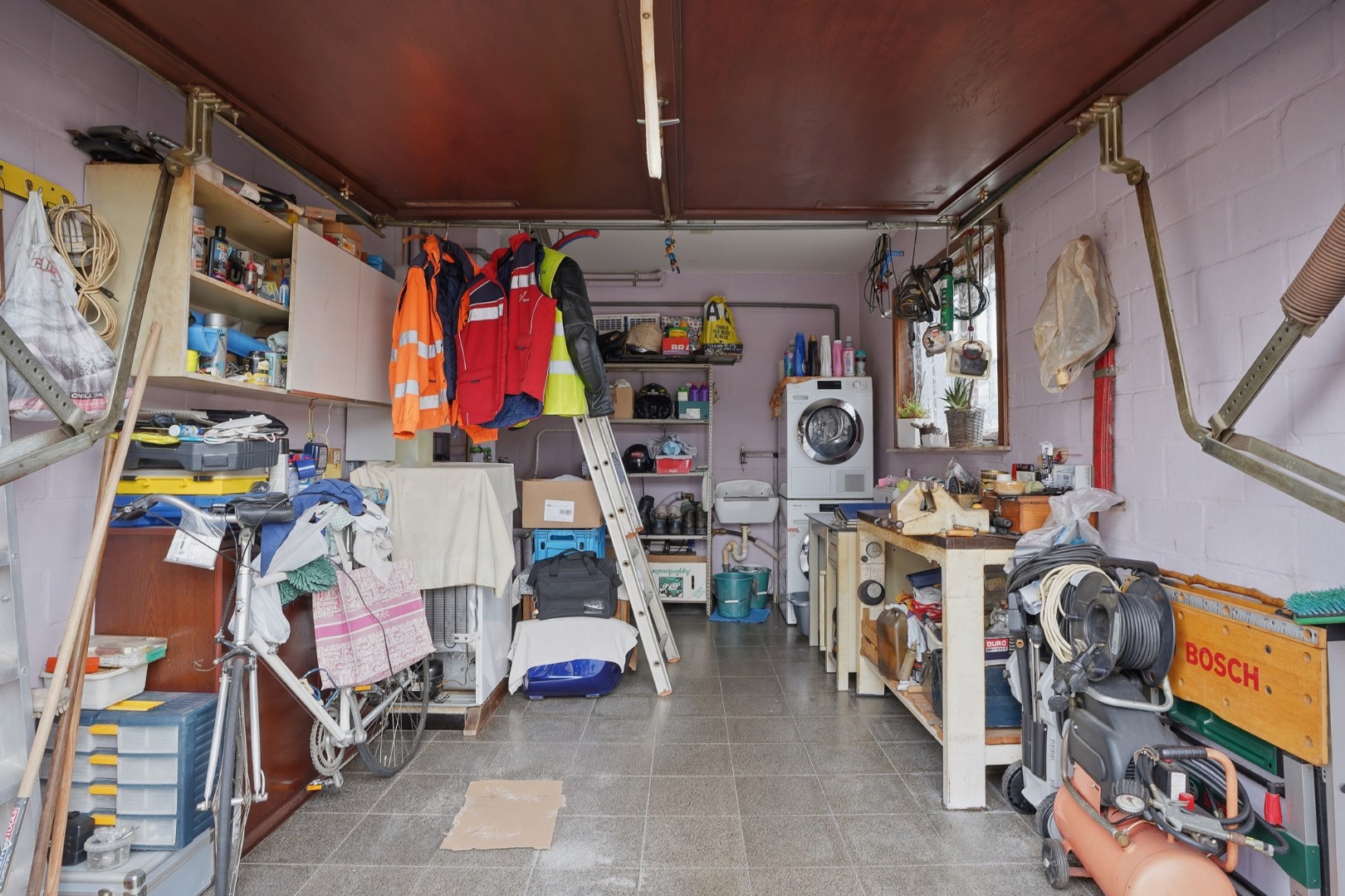 Alleenstaande bungalow met garage en tuin  op 684 m² 