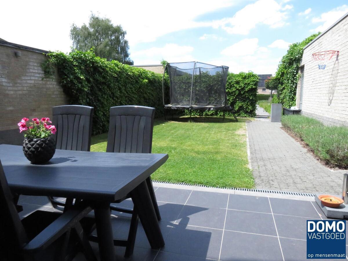 Ruime woning met 5 slaapkamers, tuin en garage 