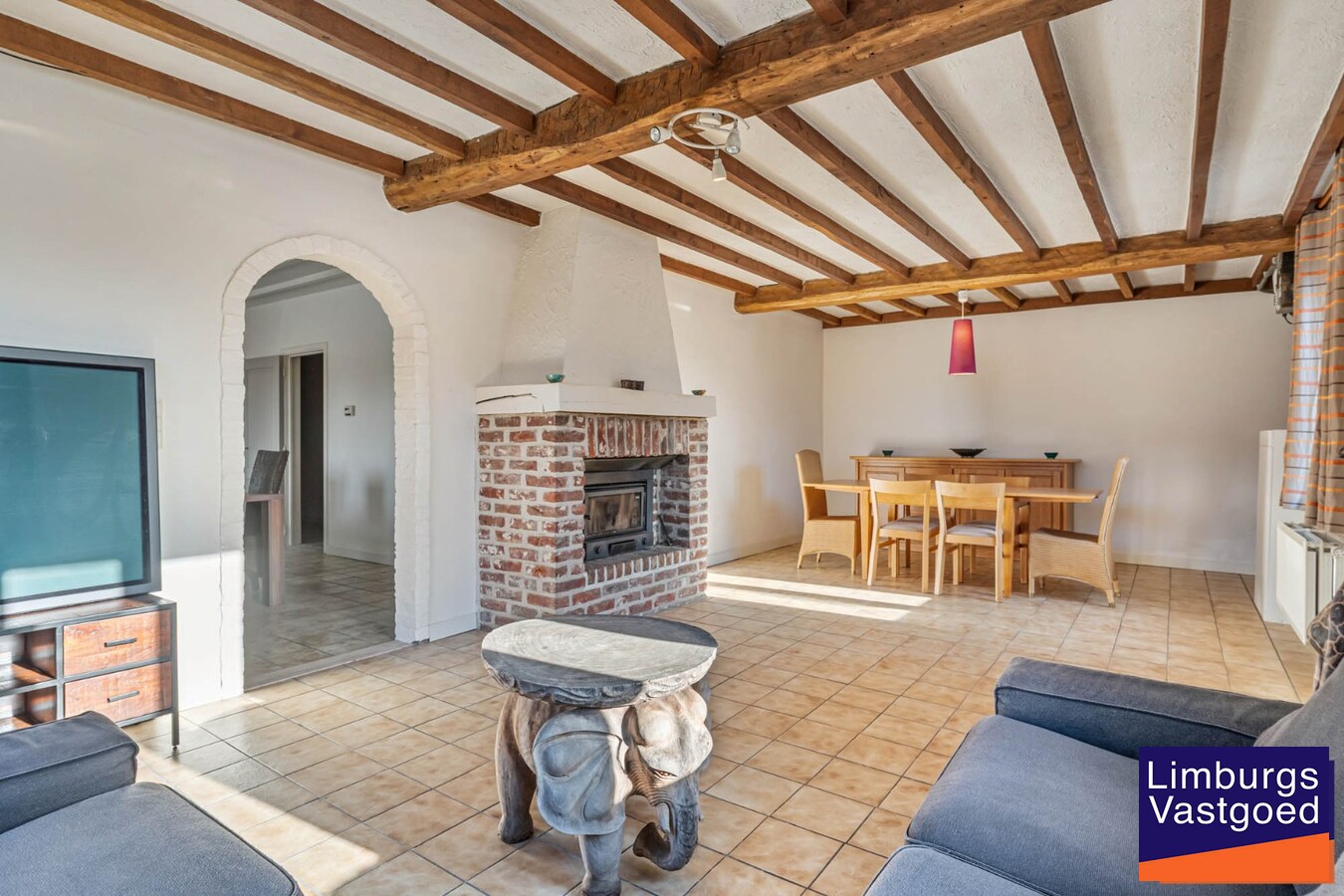 Instapklare woning met ruime loods/werkplaats, 11a 77ca 