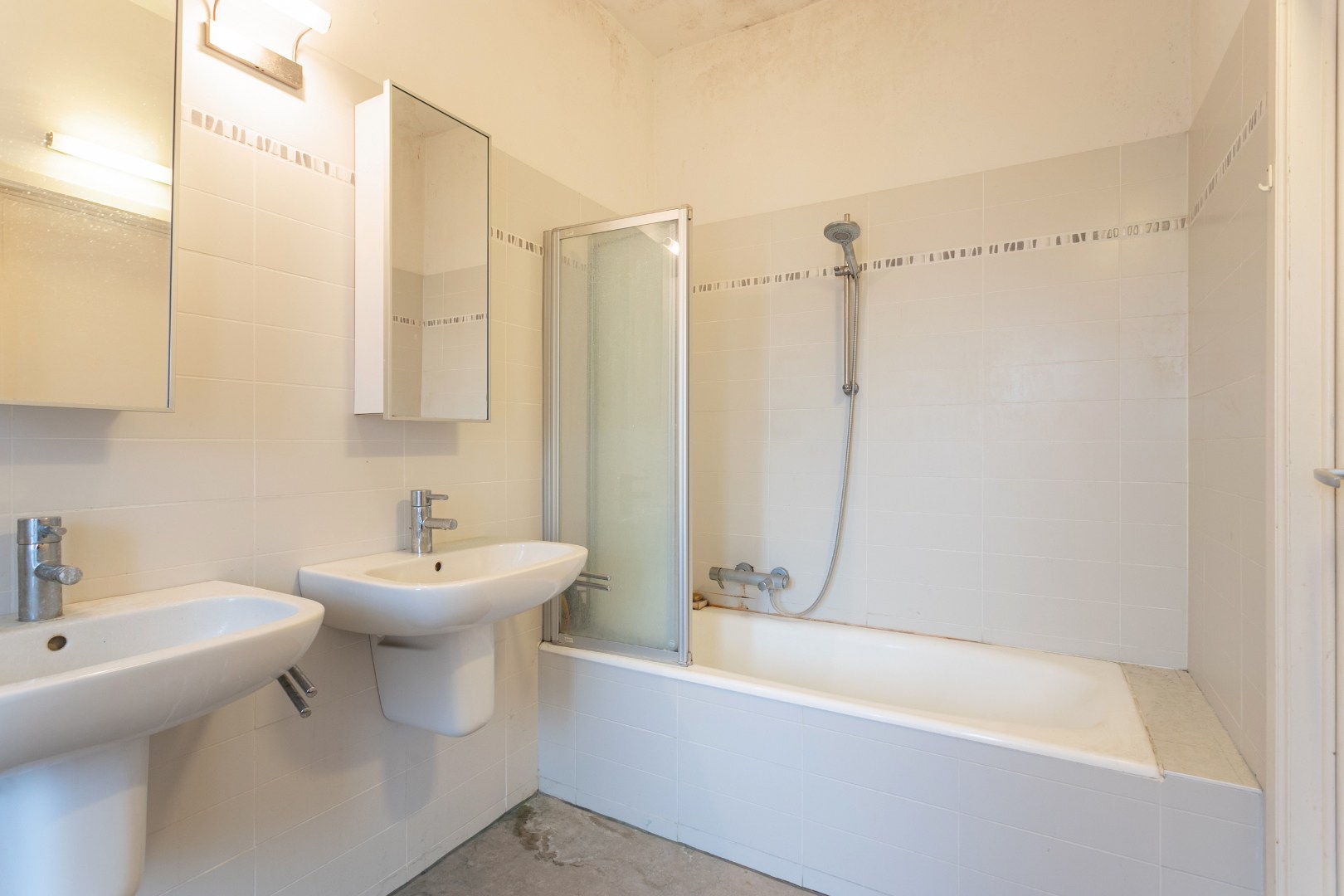 opbrengsteigendom: commercieel glv en 3 appt 