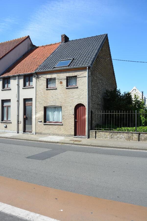 Instapklare woning met zonnige tuin in het centrum van Eernegem 