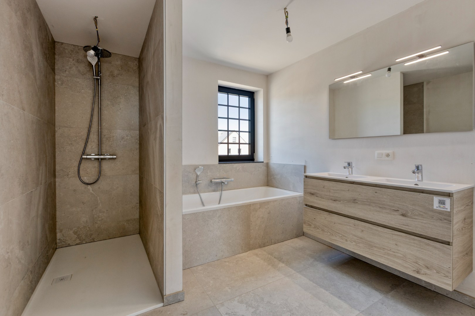 Nieuwbouw-woning in landelijke stijl met 3 slpk op 3 a 82 ca. 