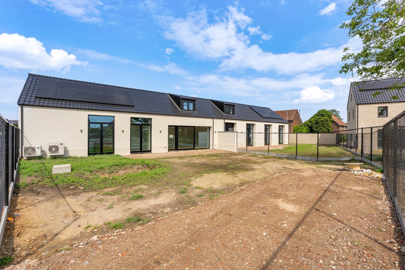 Exclusieve woning in volledig heropgebouwde hoeve op een perceel van 4a33ca! 