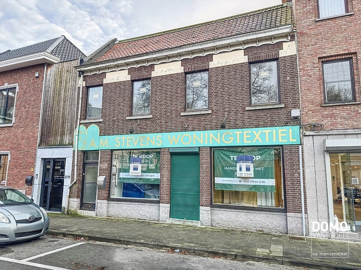 Te renoveren handelshuis gelegen in het centrum van Diepenbeek. 