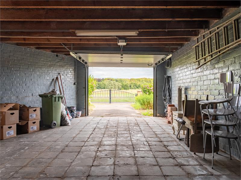 Interessant renovatieproject in groene omgeving 