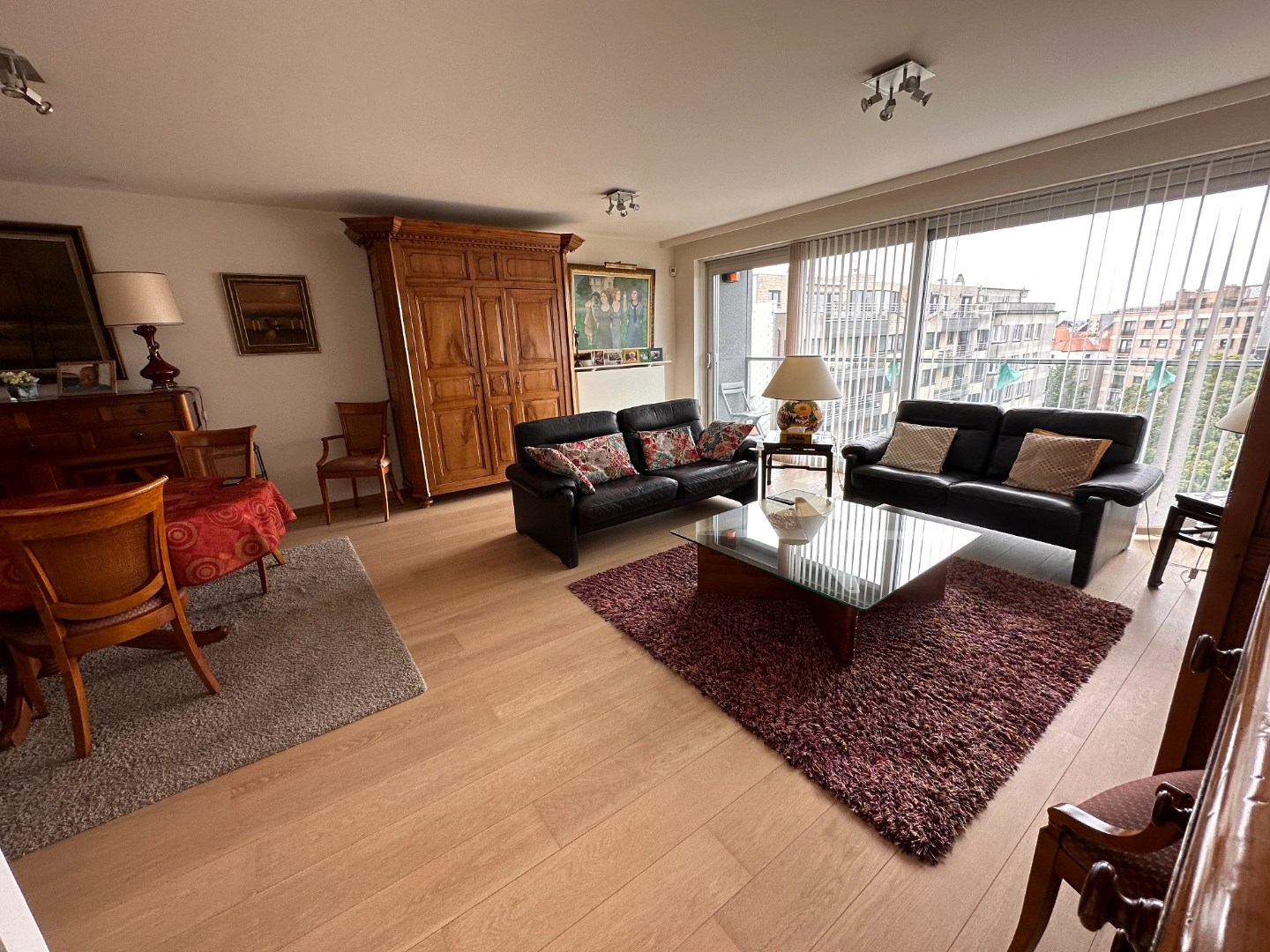 RUIME DUPLEX PENTHOUSE MET TERRASSEN OP TOPLIGGING 