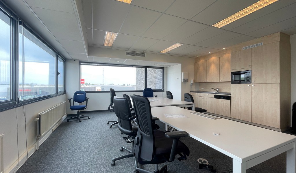 Ingedeelde kantoorruimte te huur in Aartselaar