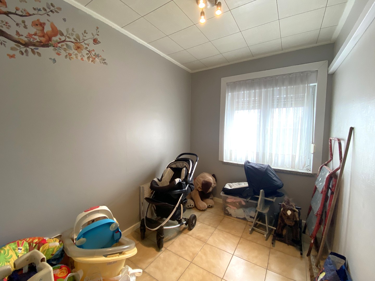 Instapklare en gerenoveerde gezinswoning op goeie centrale ligging! 