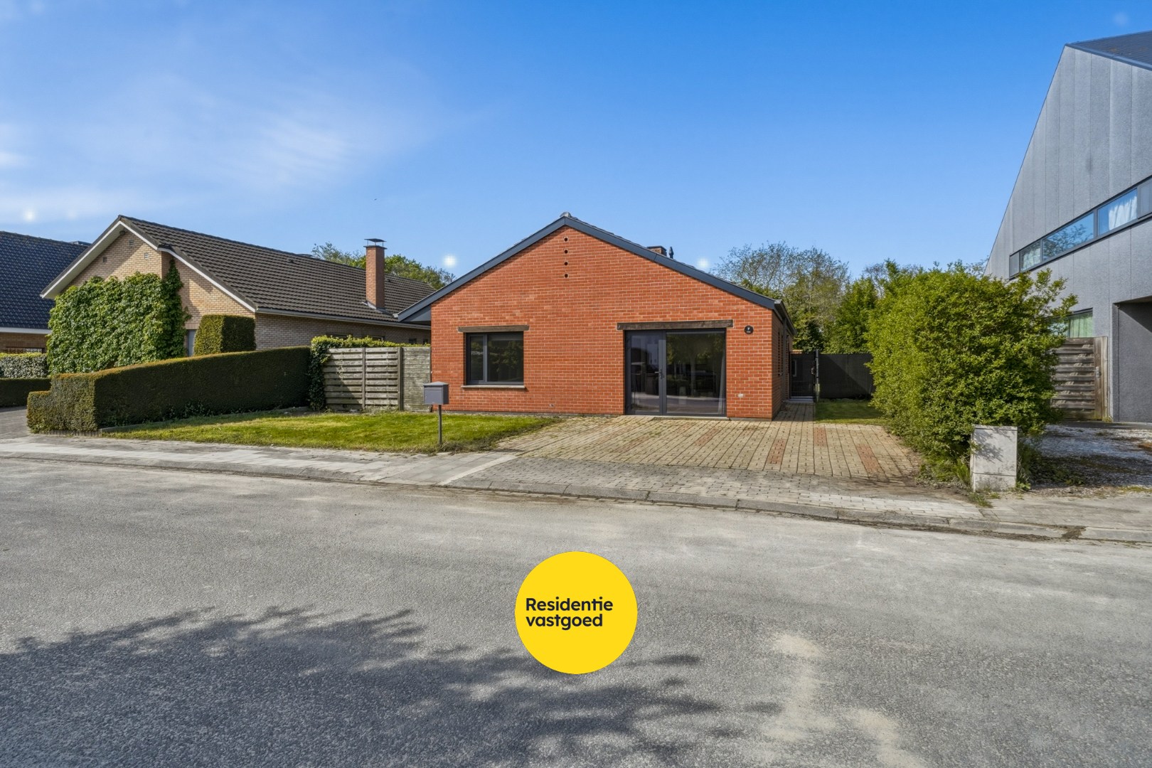 Instapklare ruime bungalow met zongerichte tuin in hartje Oudenburg! 