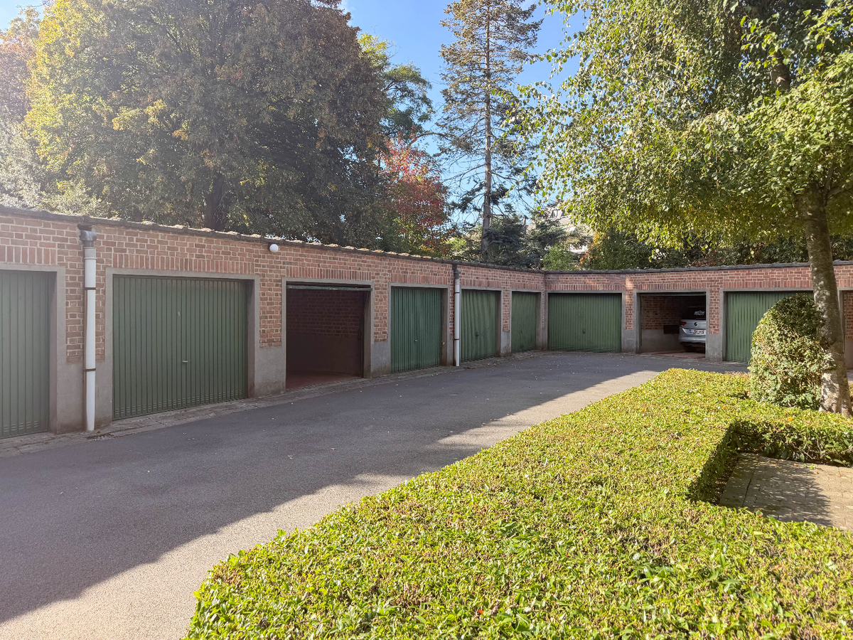 Stijlvol gerenoveerd 3-slaapkamerappartement van 128 m² met garage op topligging in Kortrijk *** NONO INSPIRED *** 