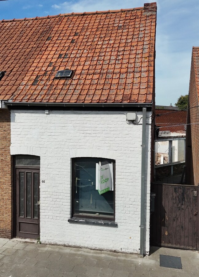 Gedeeltelijk afgebroken woning met potentieel te Koekelare 