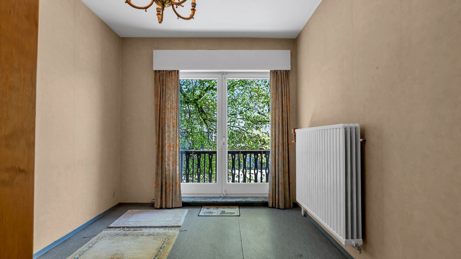 LINDEN ruime villa 4-6 slaapkamers met grote tuin 