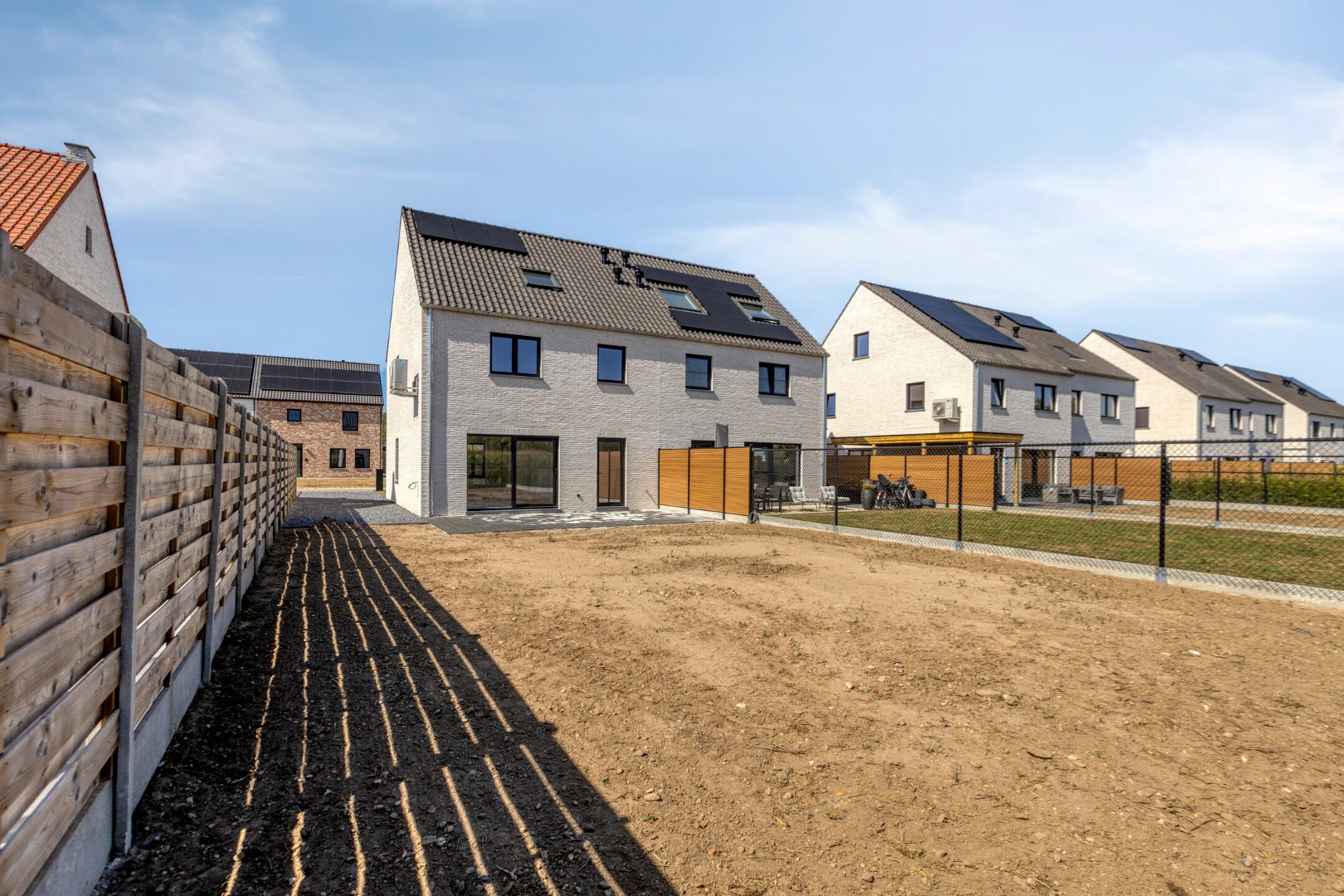 Nieuwbouw-woning in landelijke stijl met 3 slpk op 3 a 82 ca. 