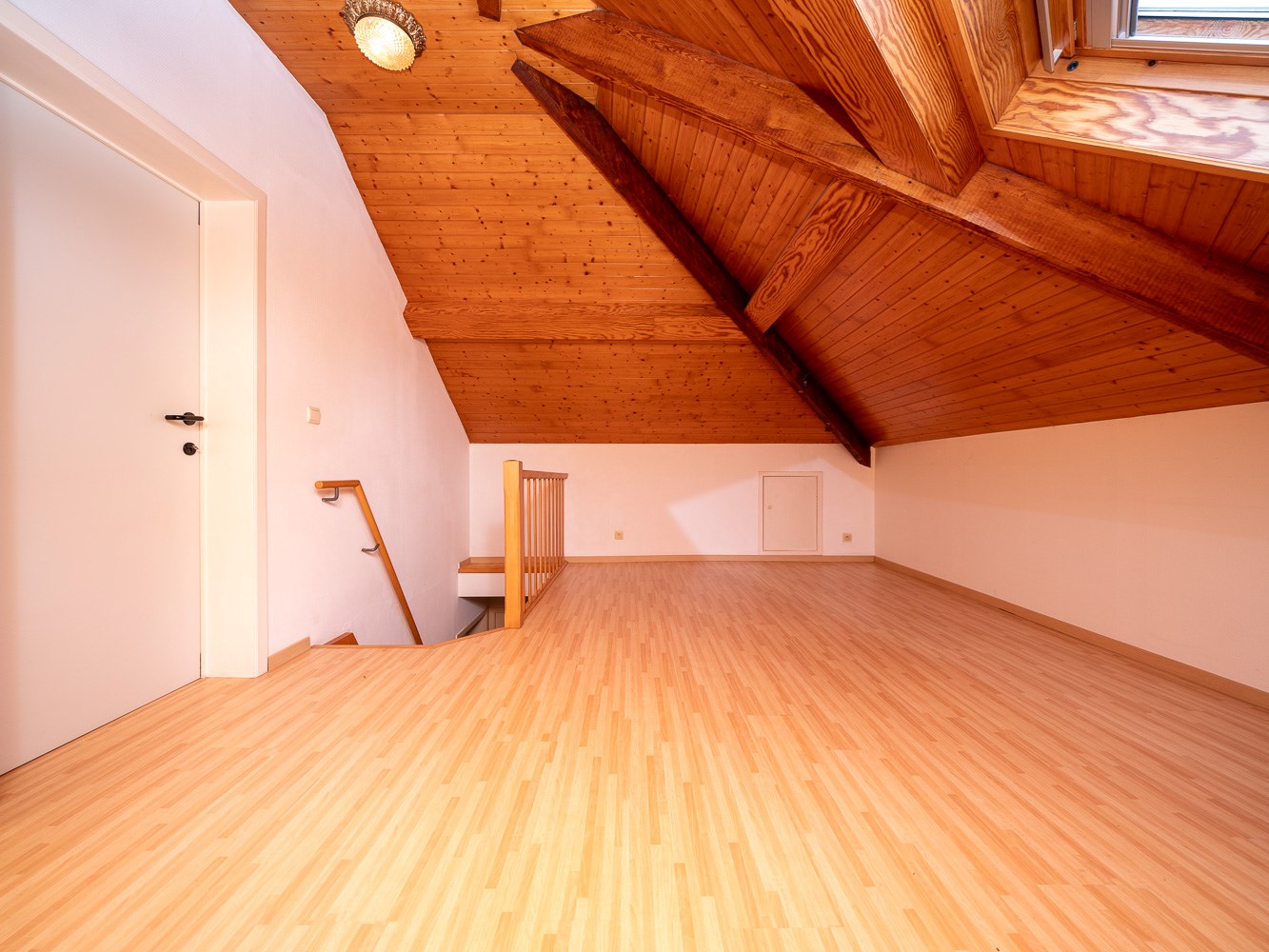 Veelzijdig hoekpand in het centrum van Schepdaal 